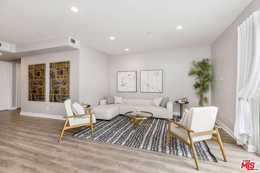 Studio City, CA 91604,11851 Laurelwood DR #102