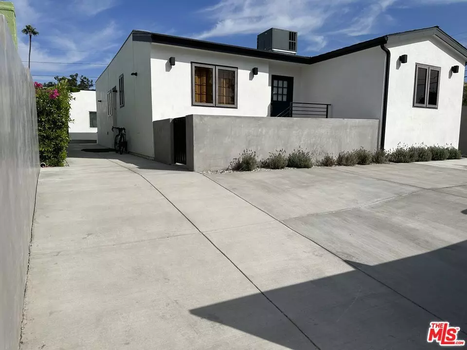Los Angeles, CA 90043,7320 1/2 9th AVE