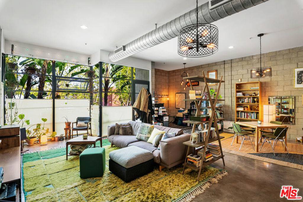 1534 17th ST #102, Santa Monica, CA 90404