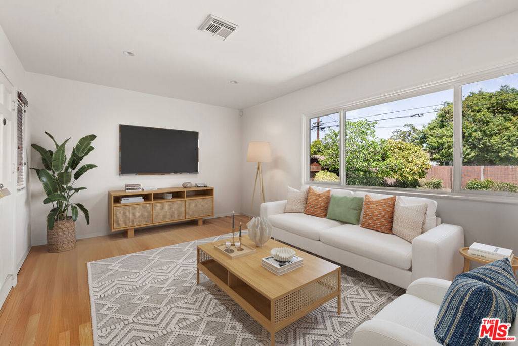 7818 Toland AVE, Los Angeles, CA 90045