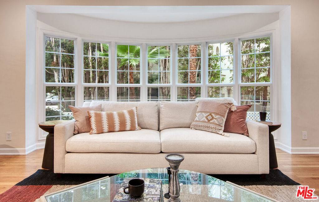 Beverly Hills, CA 90212,422 Smithwood DR #B