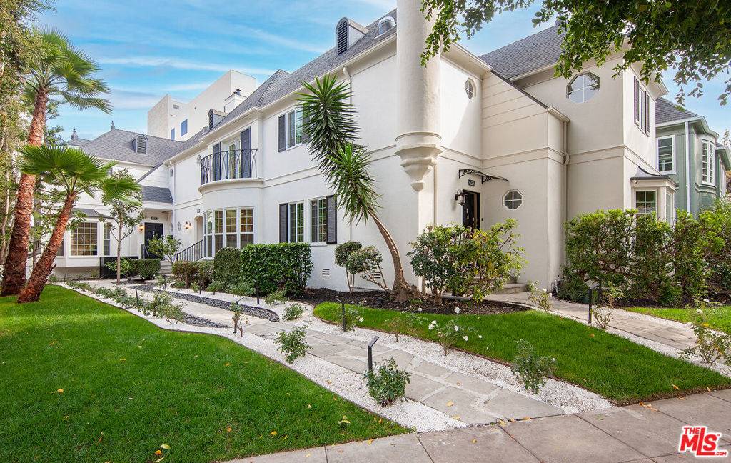 422 Smithwood DR #B, Beverly Hills, CA 90212
