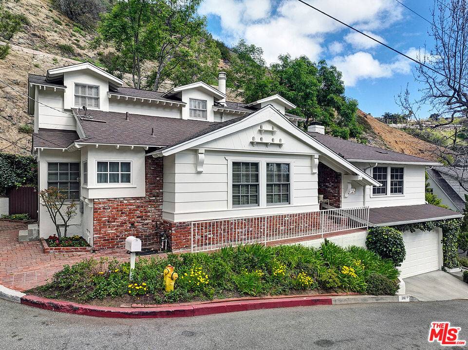Beverly Hills, CA 90210,2132 El Roble LN