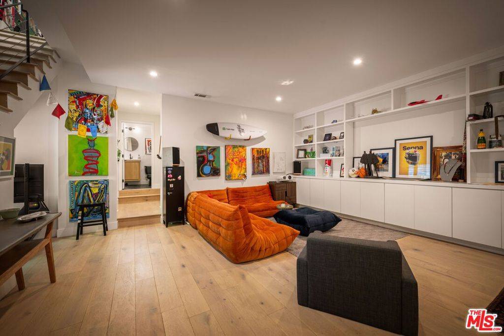 Los Angeles, CA 90046,2351 N Mariscal LN