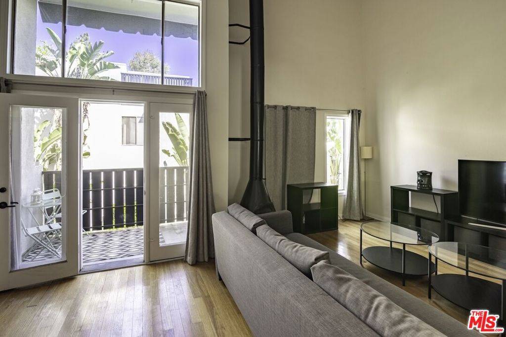 Tarzana, CA 91356,18645 Hatteras ST #281