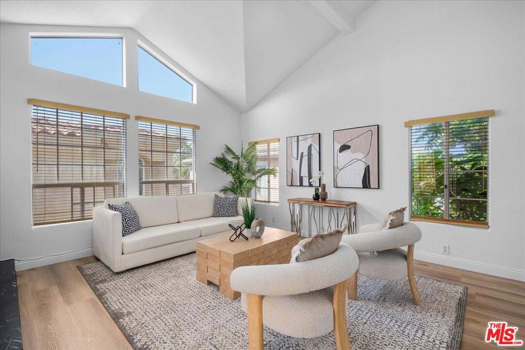 Hermosa Beach, CA 90254,625 9th ST