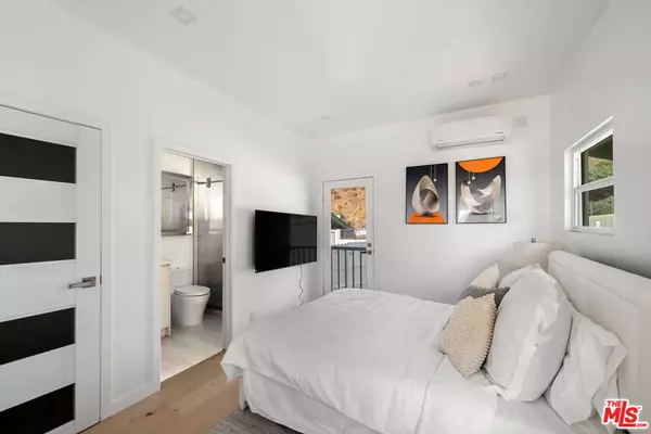 Santa Monica, CA 90402,117 W Channel RD #121