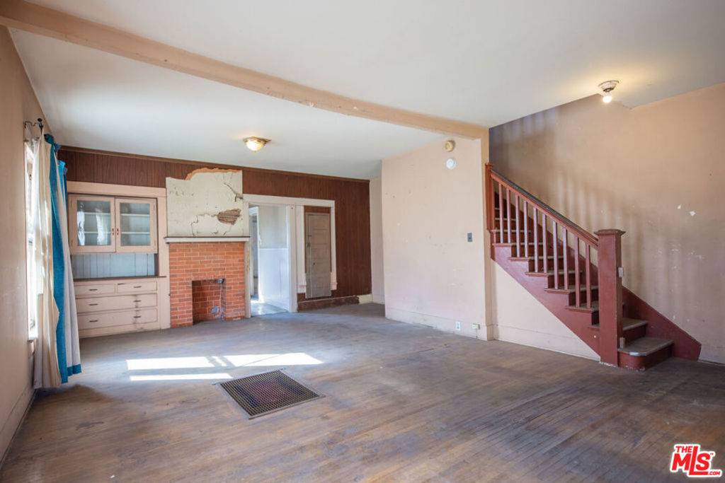 Los Angeles, CA 90006,2112 Cambridge ST