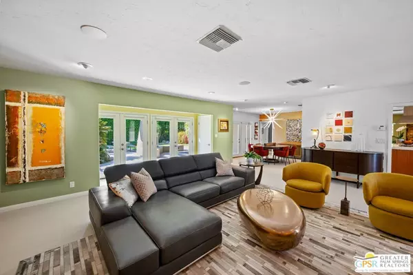 Palm Springs, CA 92264,877 E Biltmore PL