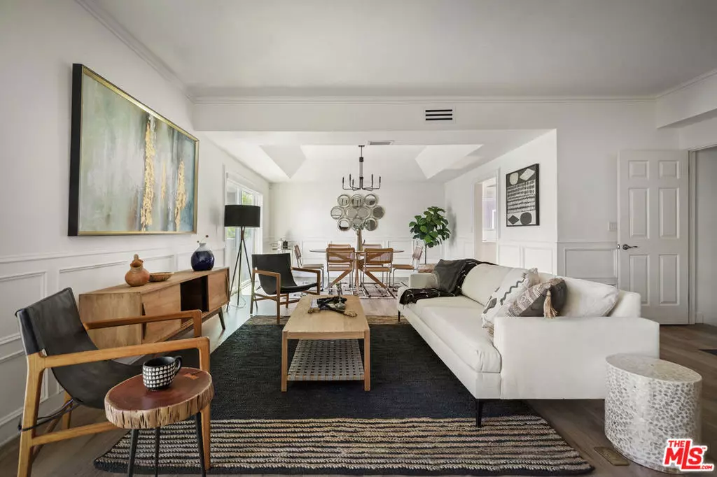 Valley Village, CA 91607,12416 Magnolia BLVD #10