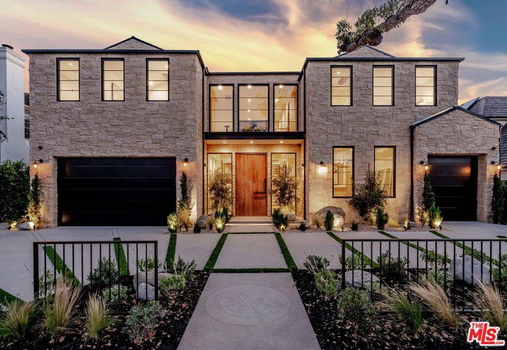 Pacific Palisades, CA 90272,839 Toyopa DR