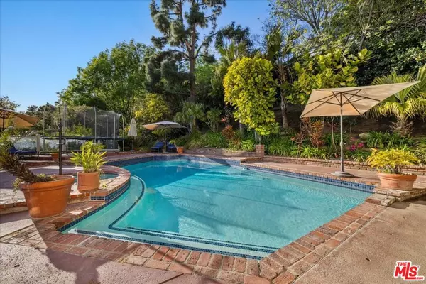 Beverly Hills, CA 90210,2973 Hutton DR