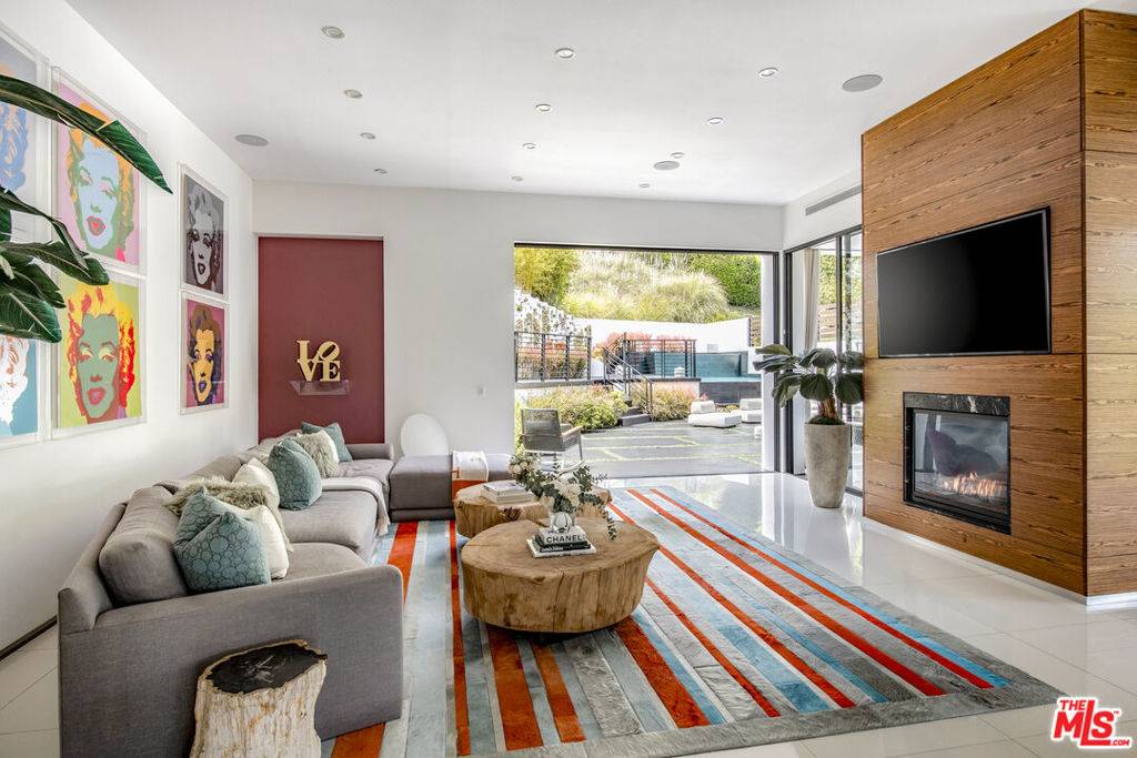 Beverly Hills, CA 90210,9852 San CIR