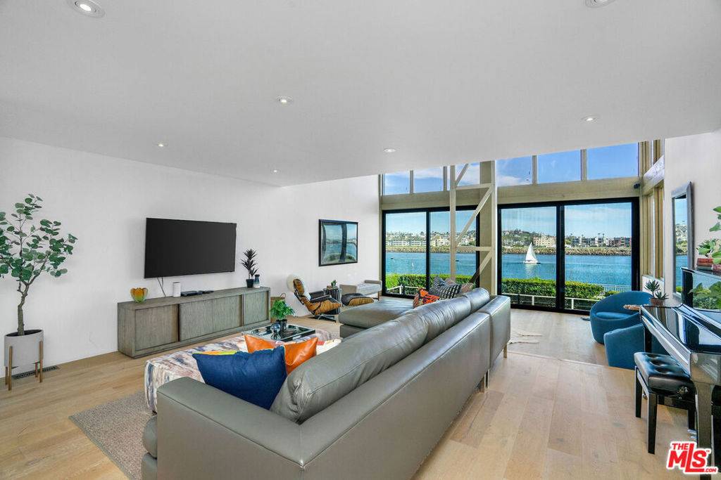 Marina Del Rey, CA 90292,5515 Pacific AVE #1