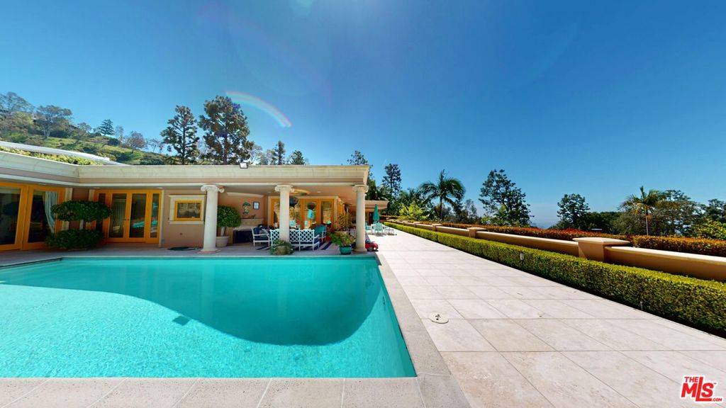 Beverly Hills, CA 90210,1831 Loma Vista DR