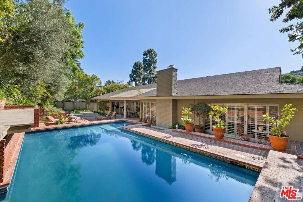 Los Angeles, CA 90049,16617 Park Lane CIR