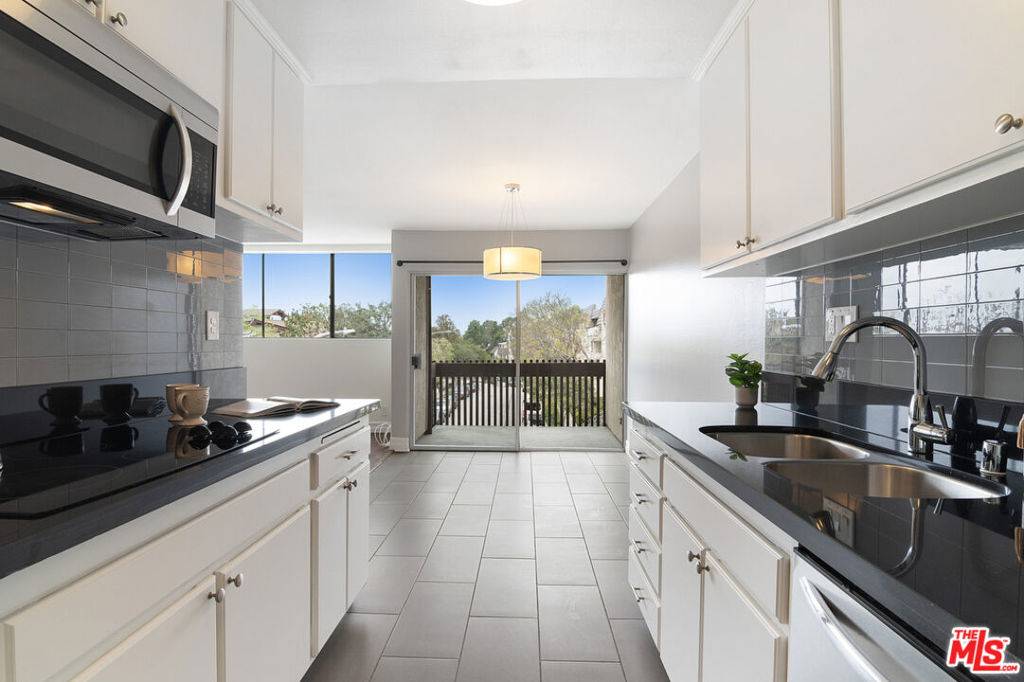 Culver City, CA 90230,6000 Canterbury DR #D308