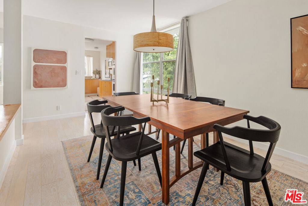 Sherman Oaks, CA 91423,14144 Dickens ST #311