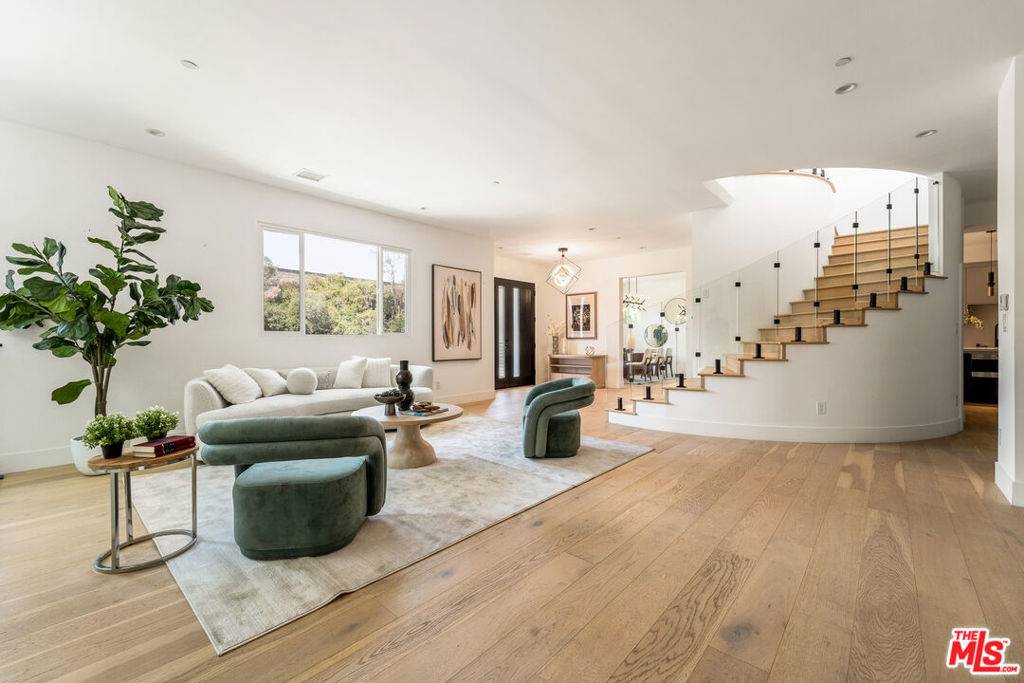 350 Mount Carmel Dr, Glendale, CA 91206