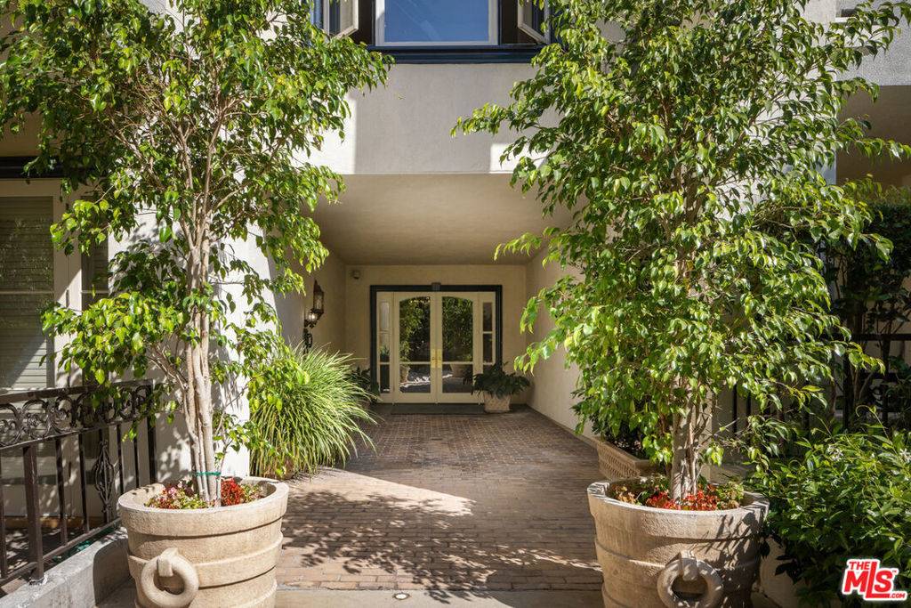 Los Angeles, CA 90067,10104 Empyrean WAY #203