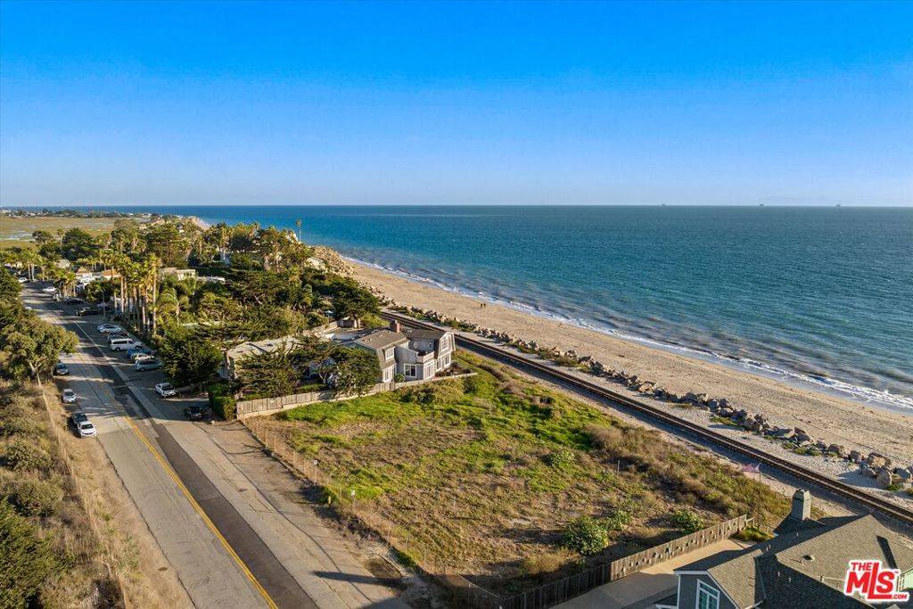 Carpinteria, CA 93013,3735 Santa Claus LN