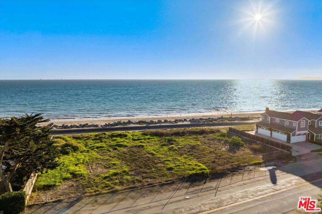 Carpinteria, CA 93013,3735 Santa Claus LN