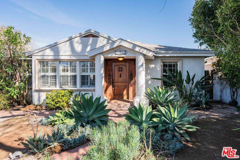 6334 Riverton AVE, North Hollywood, CA 91606