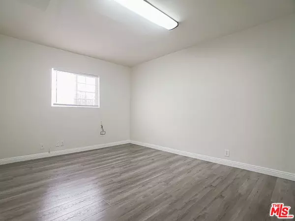 Los Angeles, CA 90020,354 S St Andrews PL