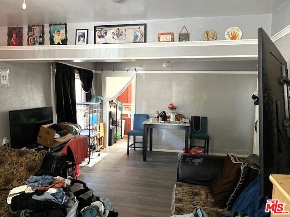 Los Angeles, CA 90065,820 Aragon AVE