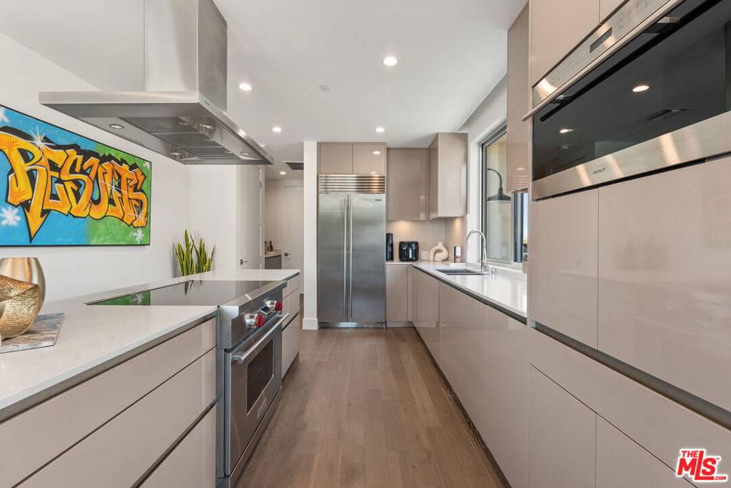 West Hollywood, CA 90069,728 N Sweetzer AVE #401