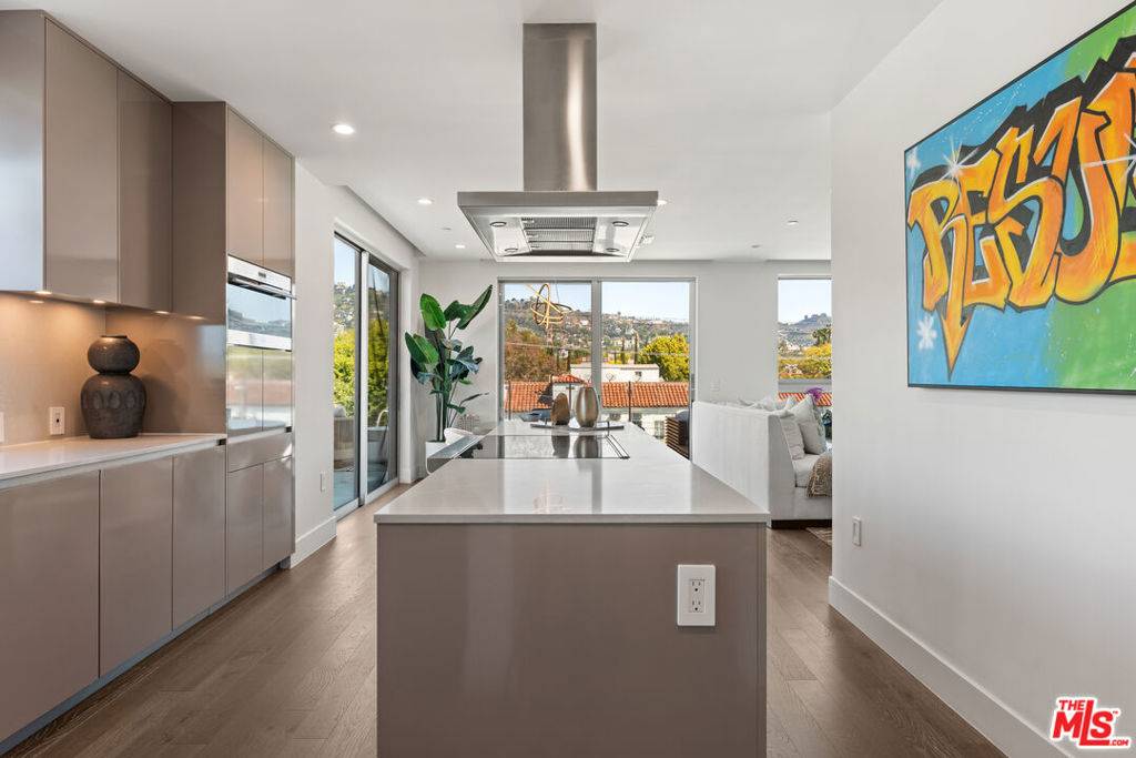 West Hollywood, CA 90069,728 N Sweetzer AVE #401