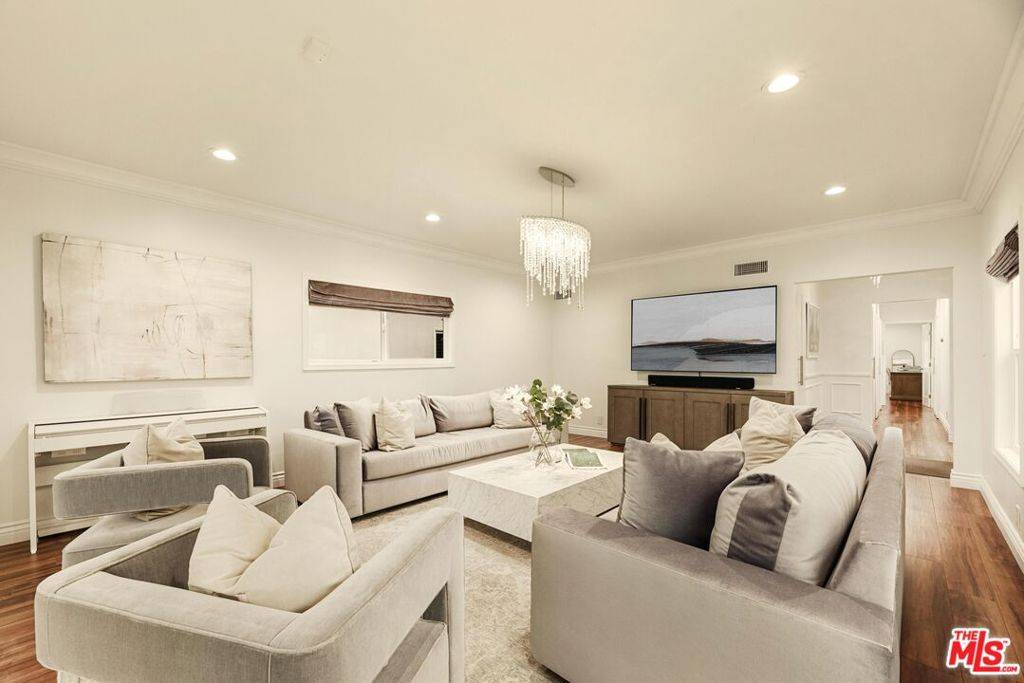 Santa Monica, CA 90402,324 15th ST