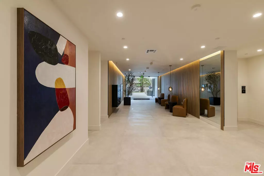 Los Angeles, CA 90068,3649 Regal PL #401