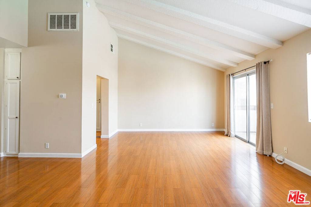 Valley Village, CA 91607,4633 Ben AVE #3