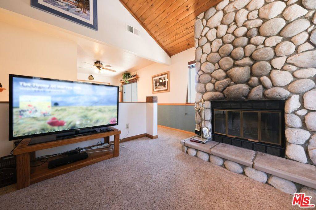 Running Springs, CA 92382,33186 Arrowbear DR