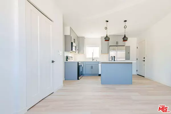 Redondo Beach, CA 90278,2602 Carnegie LN #5