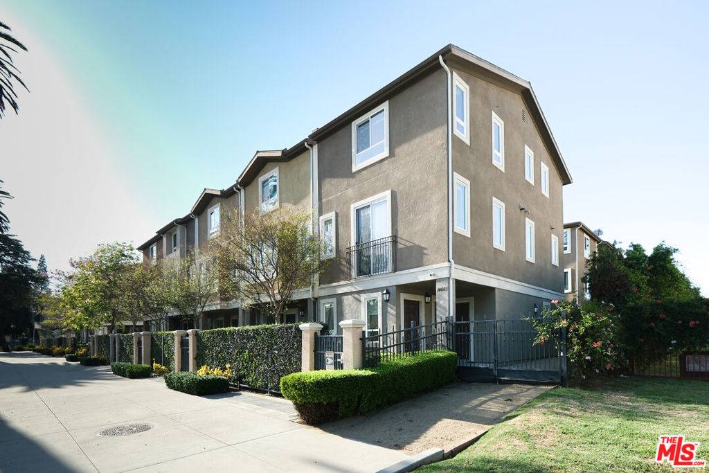 14661 Sherman WAY, Van Nuys, CA 91405