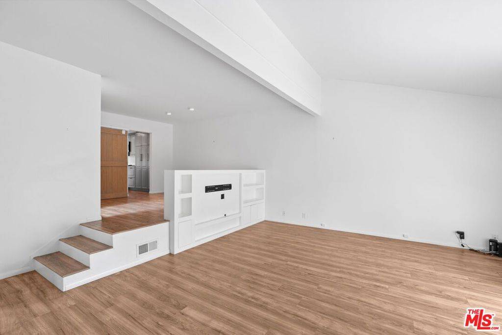 Pacific Palisades, CA 90272,17114 Palisades CIR
