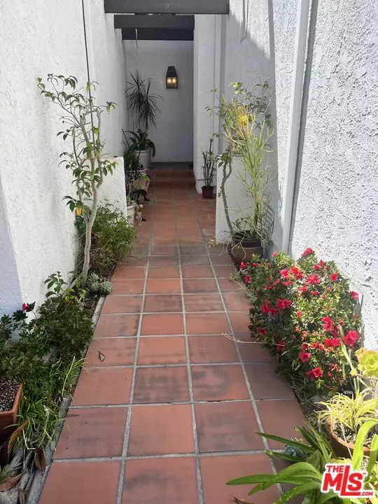 Pacific Palisades, CA 90272,1629 Michael LN