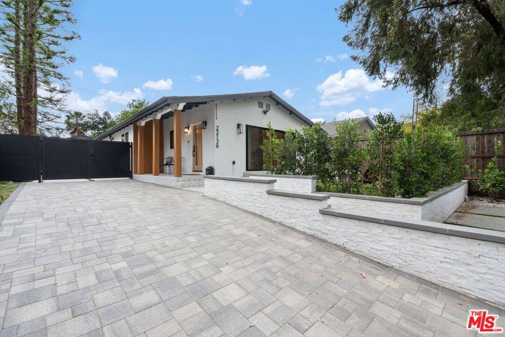 Woodland Hills, CA 91364,22126 De La Osa ST