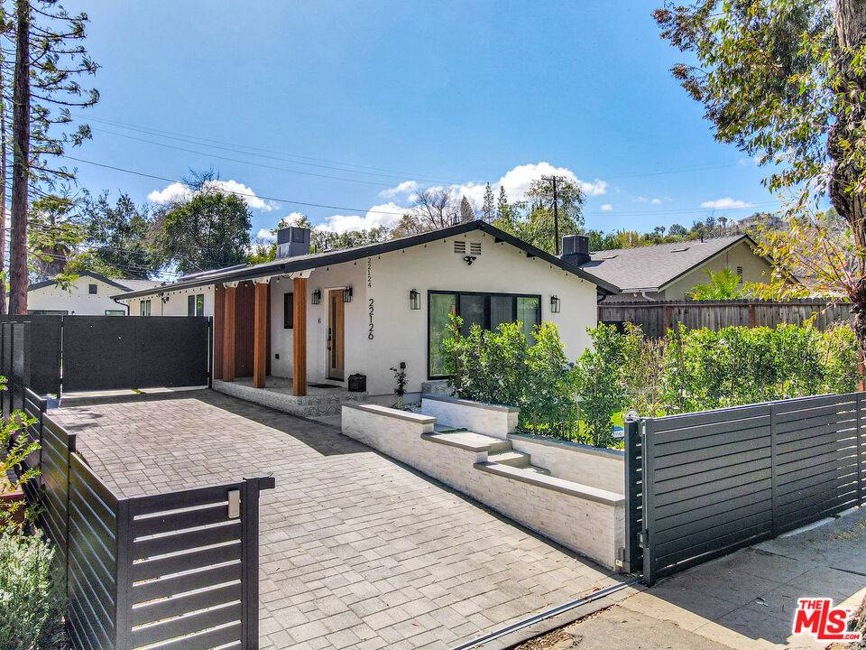 22126 De La Osa ST, Woodland Hills, CA 91364
