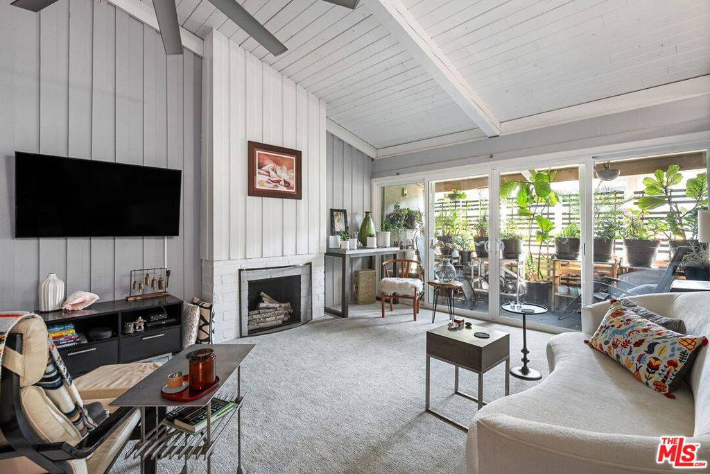 Culver City, CA 90230,6305 Green Valley CIR #305