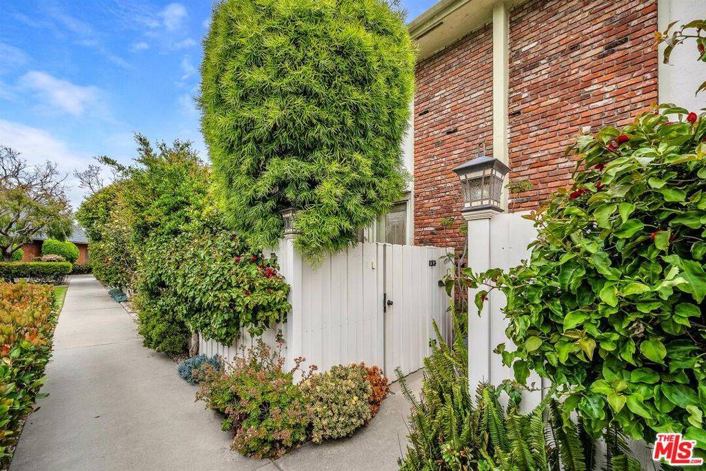 5215 S SEPULVEDA BLVD #17A, Culver City, CA 90230