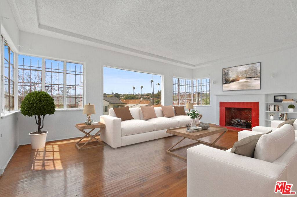 5320 Valley Ridge AVE, Los Angeles, CA 90043