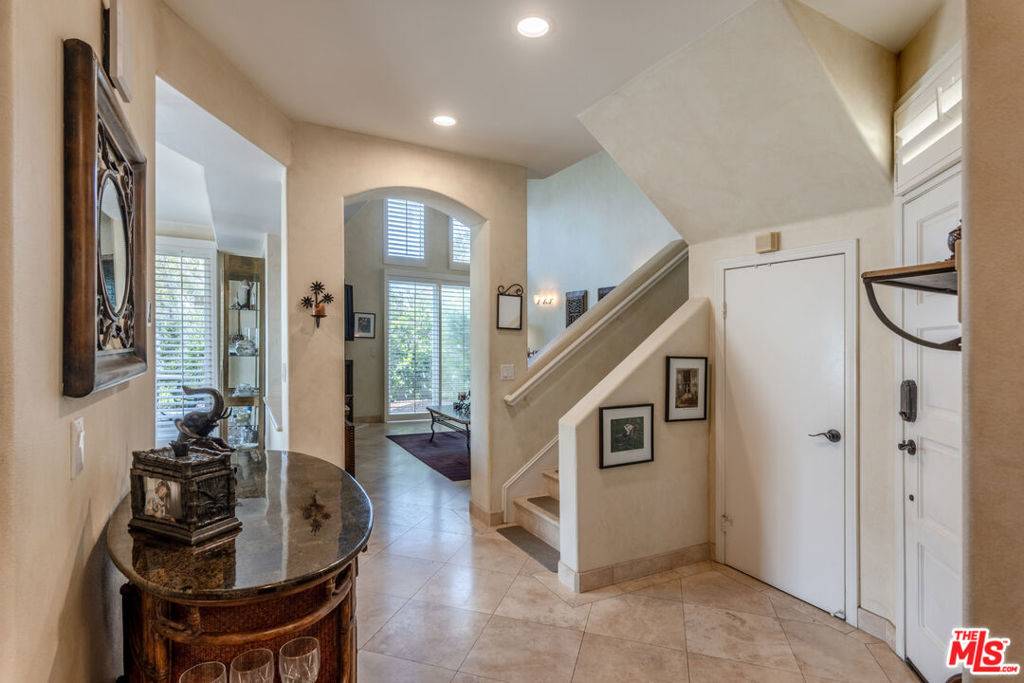 Malibu, CA 90265,6483 Zuma View PL #106