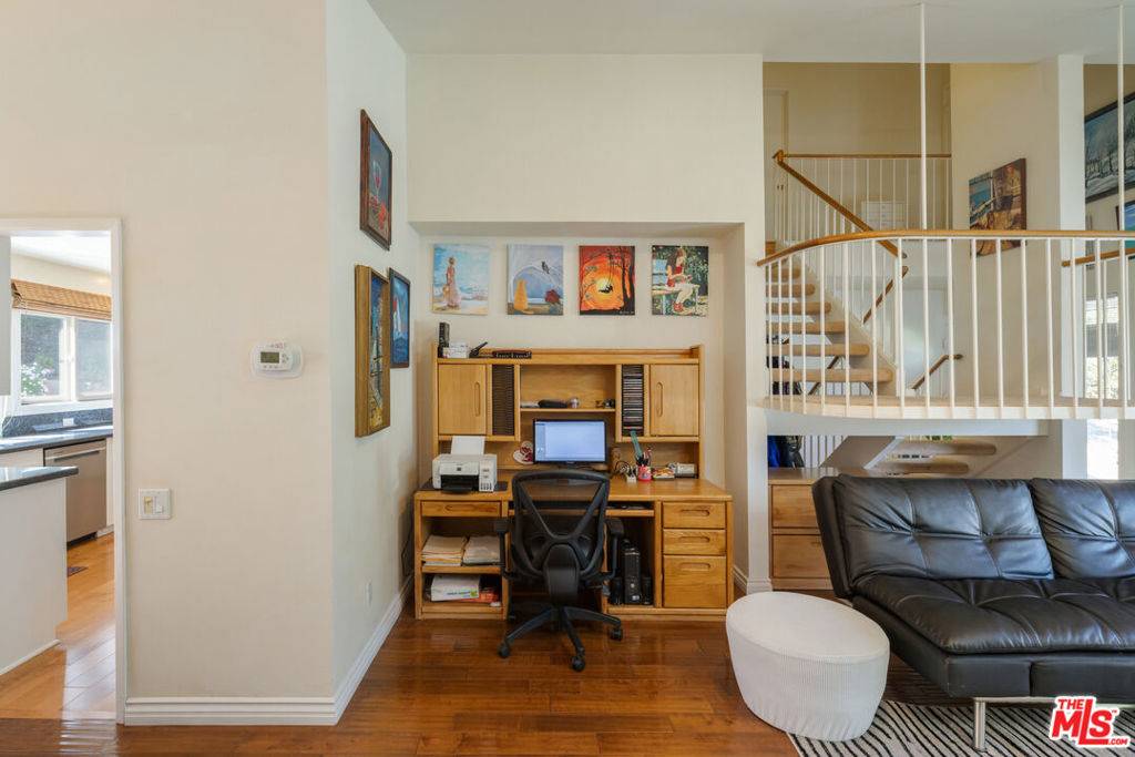 Encino, CA 91436,3735 Montuso PL