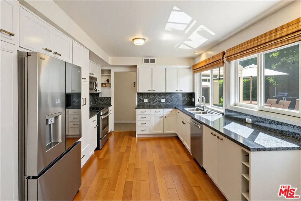 3735 Montuso PL, Encino, CA 91436