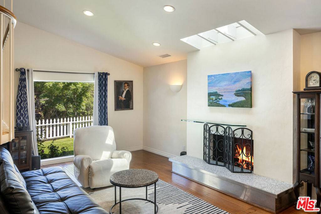 Encino, CA 91436,3735 Montuso PL