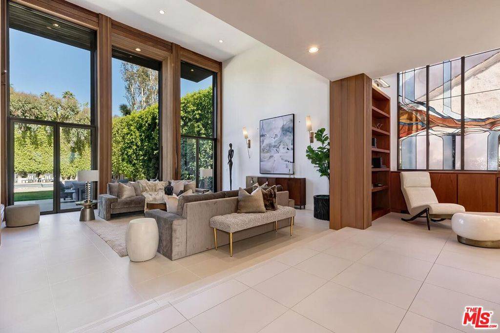 Beverly Hills, CA 90210,604 N Alpine DR