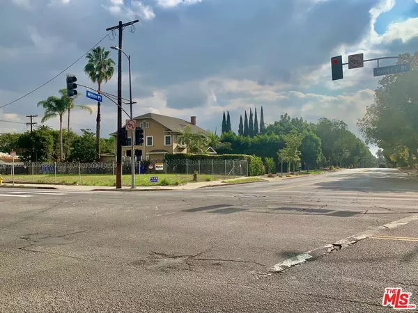 Los Angeles, CA 90004,250 N Wilton PL